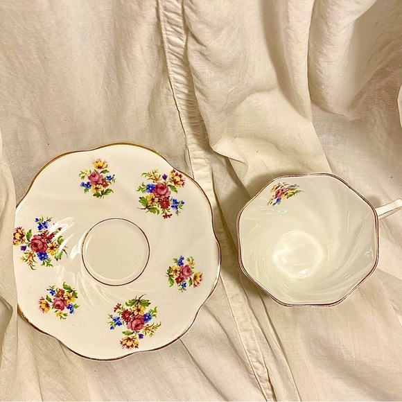 Vintage Rosina English Bone China Tea Cup and Saucer - Picture 2 of 5